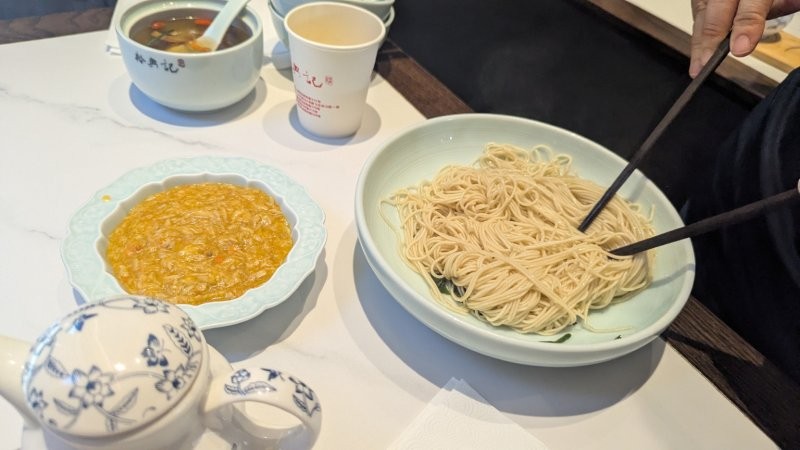 上海の裕興記で蟹粉面