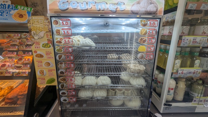 上海の大世界のファミマ